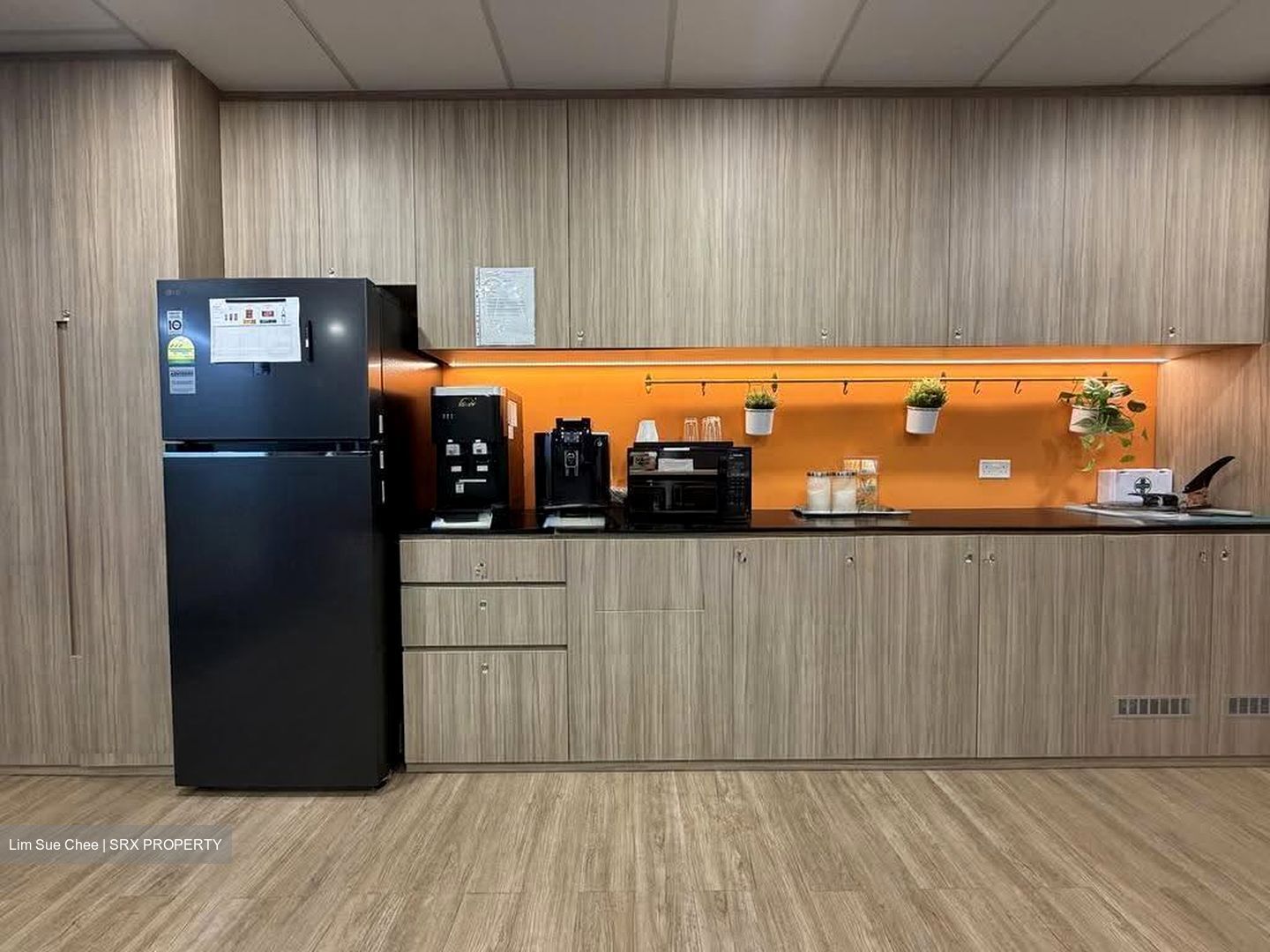 Shaw Centre (D9), Office #630599401